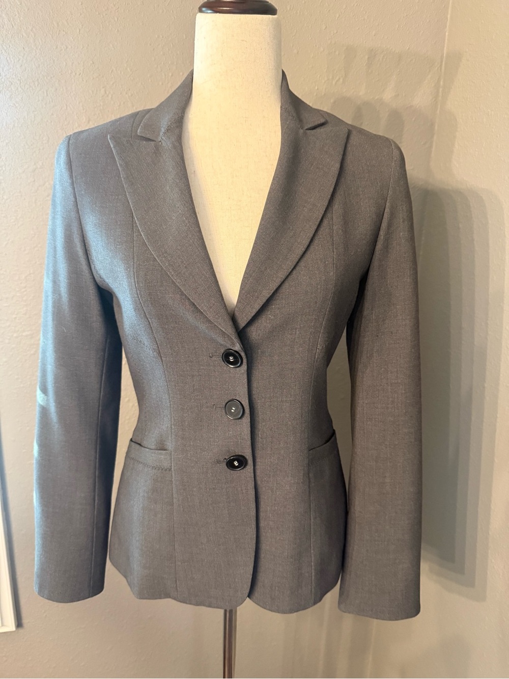 Women's Tailored Gray Blazer - Classic Single-Breasted Suit Jacket